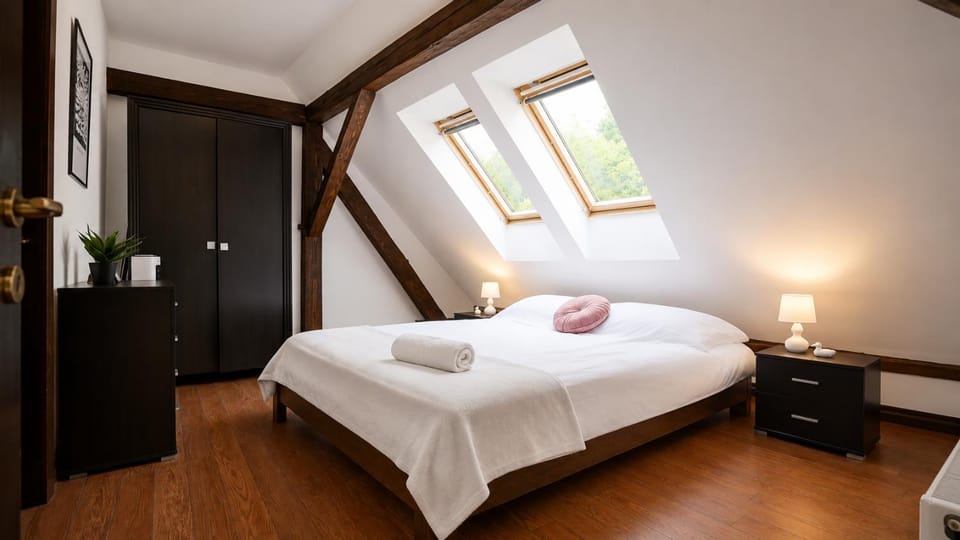 Bed, Photo of the whole room, Bedroom
