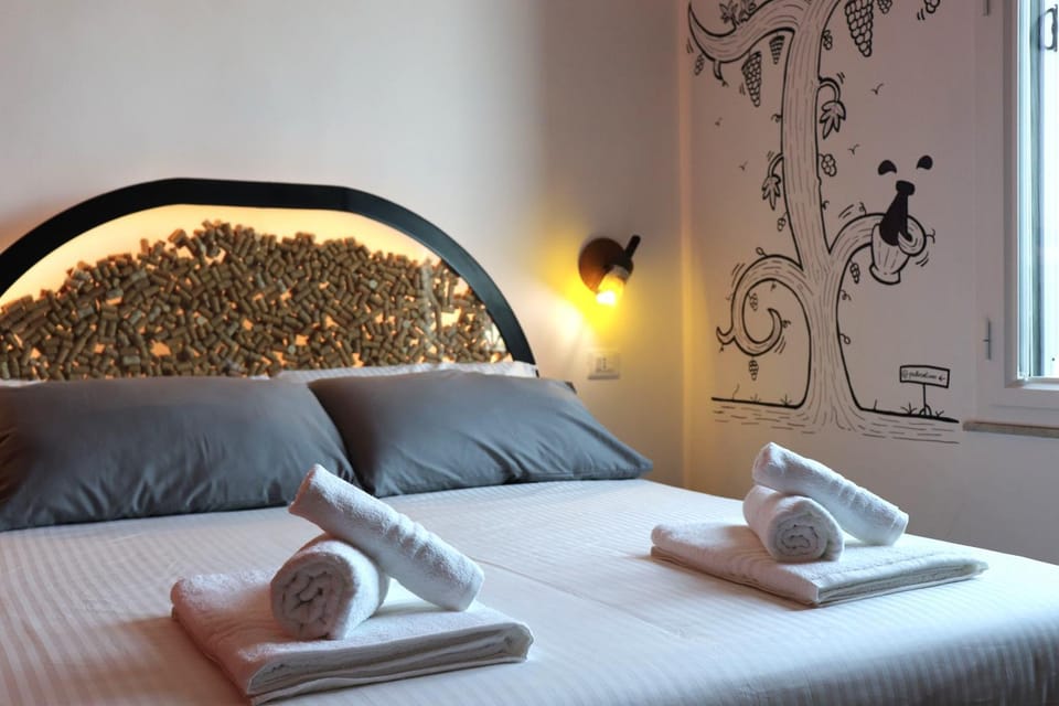 Bed, Photo of the whole room, Decorative detail, Bedroom, towels