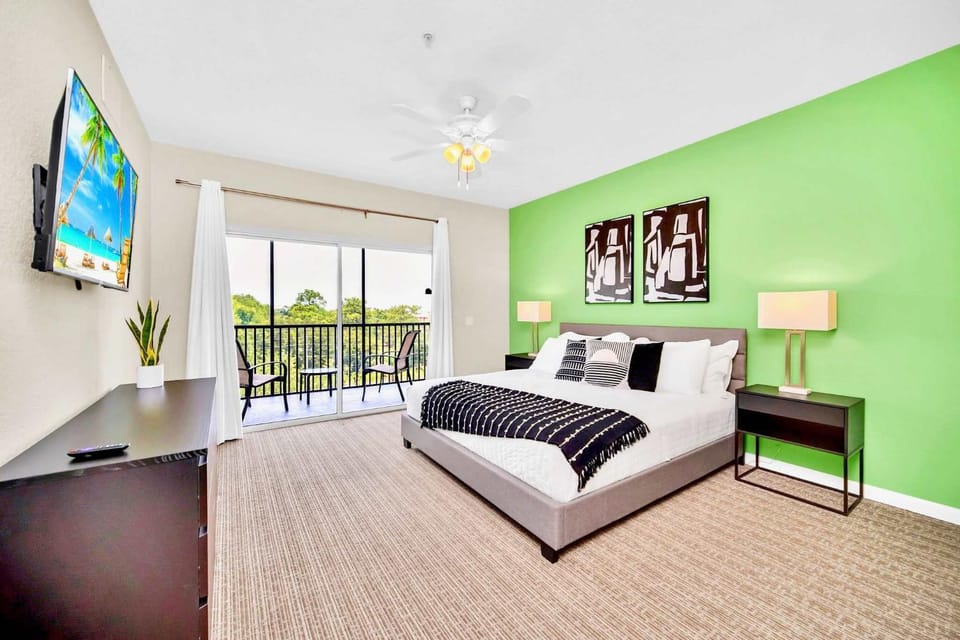 Bed, TV and multimedia, Bedroom