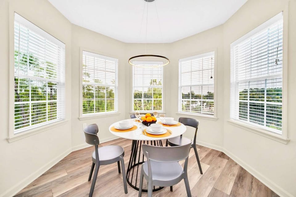 Seating area, Dining area