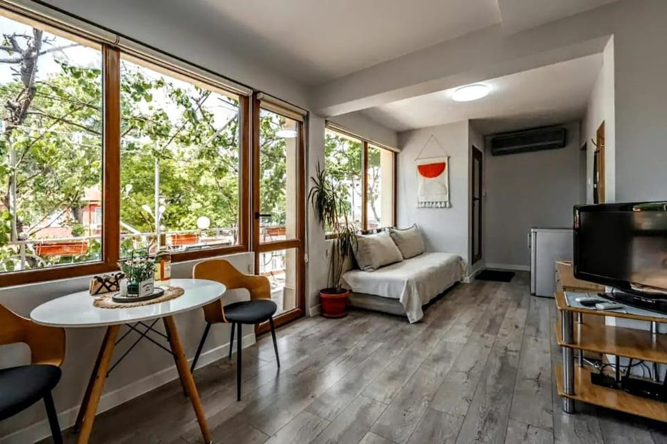 View (from property/room), Balcony/Terrace, Living room, Seating area, Dining area