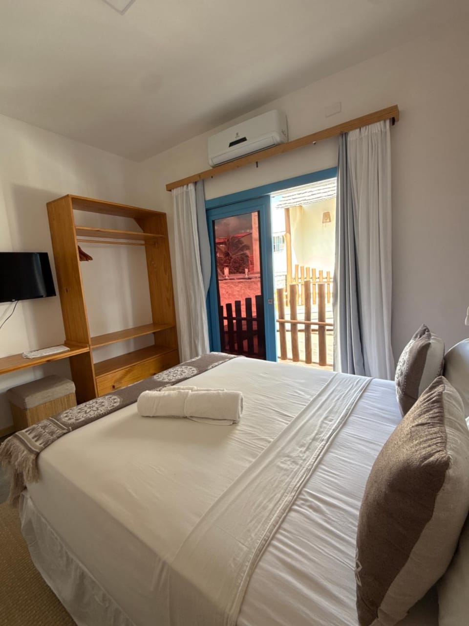 Toilet, Bed, Balcony/Terrace