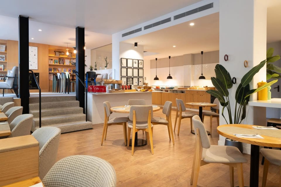 Coffee/tea facilities, Lobby or reception, Food and drinks, Dining area, Breakfast