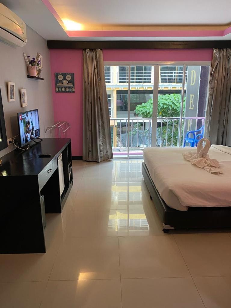 TV and multimedia, Photo of the whole room, Bedroom