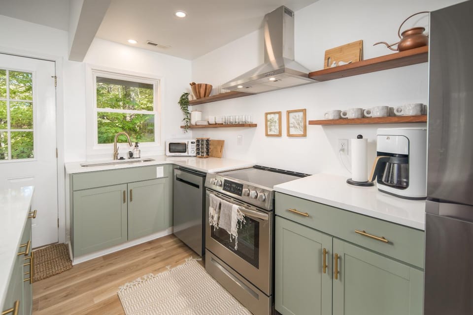 Coffee/tea facilities, Kitchen or kitchenette, dishwasher, pet friendly, stove