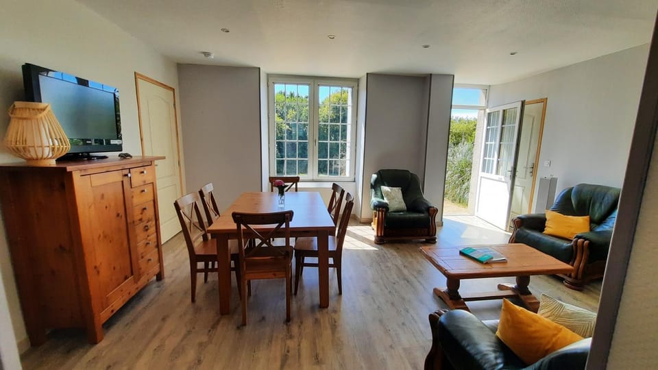 TV and multimedia, Living room, Garden view, Garden view