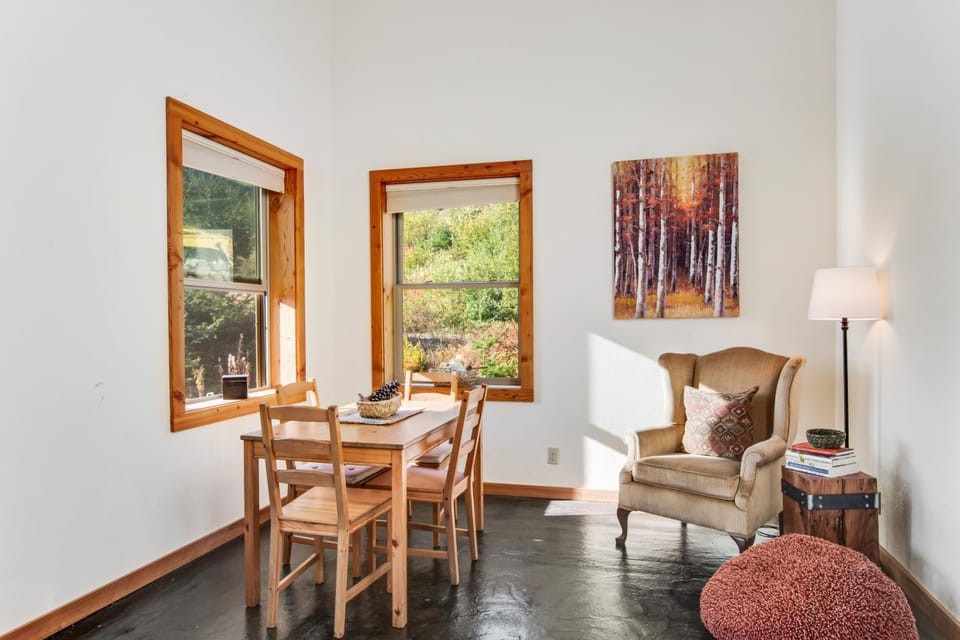 The Skis Knees House in Snoqualmie Pass