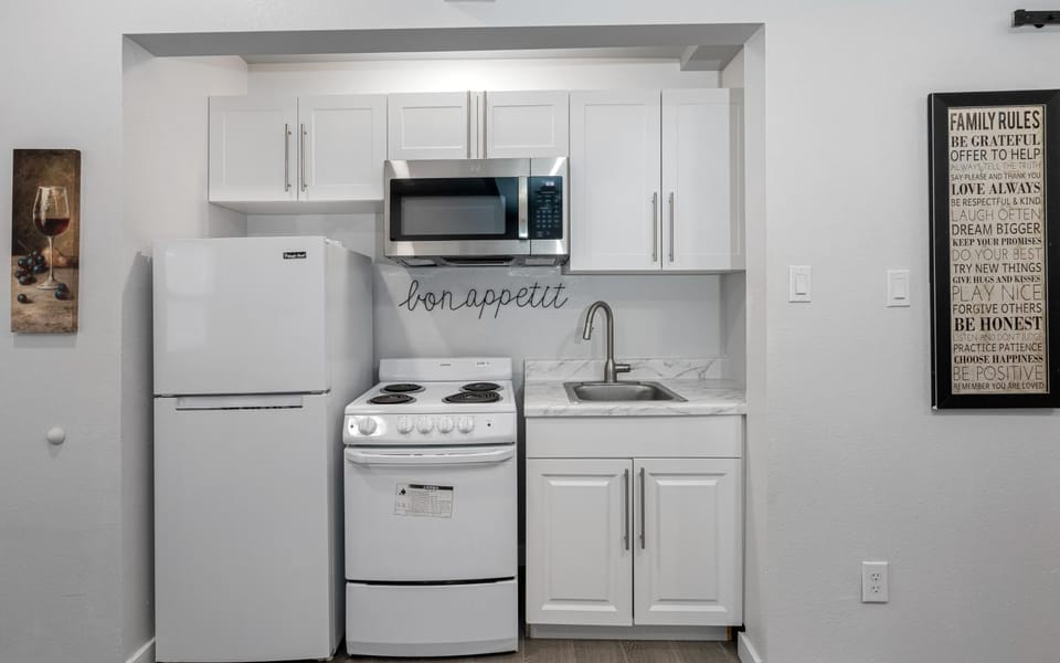 Kitchen or kitchenette, oven