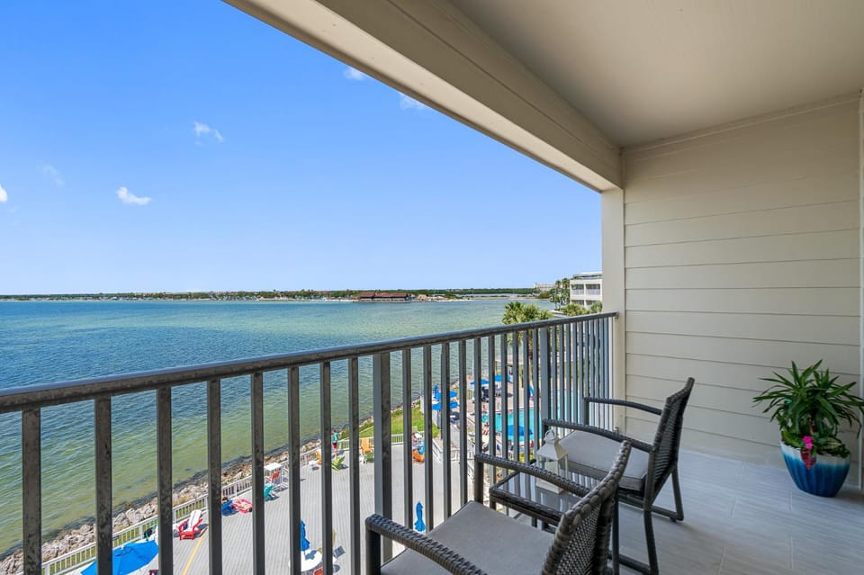 Day, Natural landscape, Balcony/Terrace, Sea view