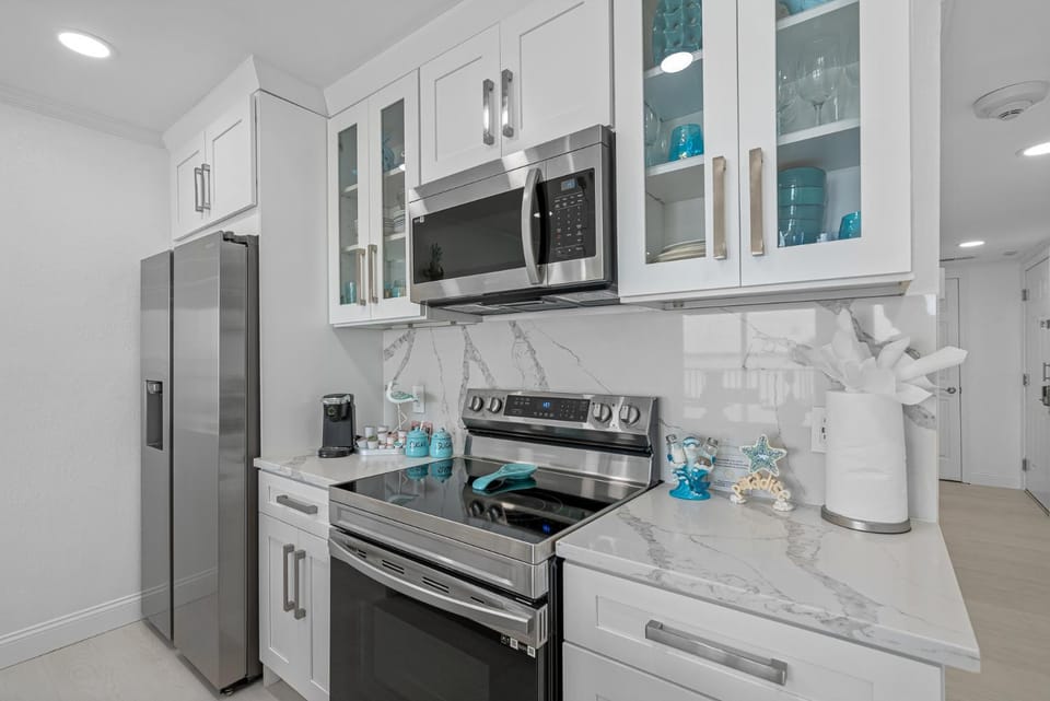 TV and multimedia, Kitchen or kitchenette, dishwasher, minibar, oven, pet friendly, stove, toaster