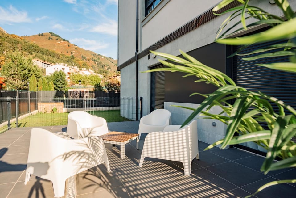 Off site, Balcony/Terrace