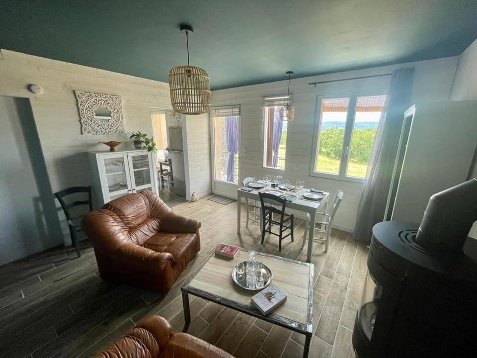 Un balcon entre Causses et Rougiers House in Occitanie