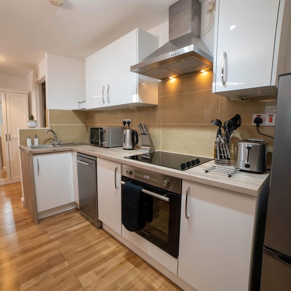 Modern & Central - KING Bed, Super FAST Wi-Fi Apartment in Cambridge