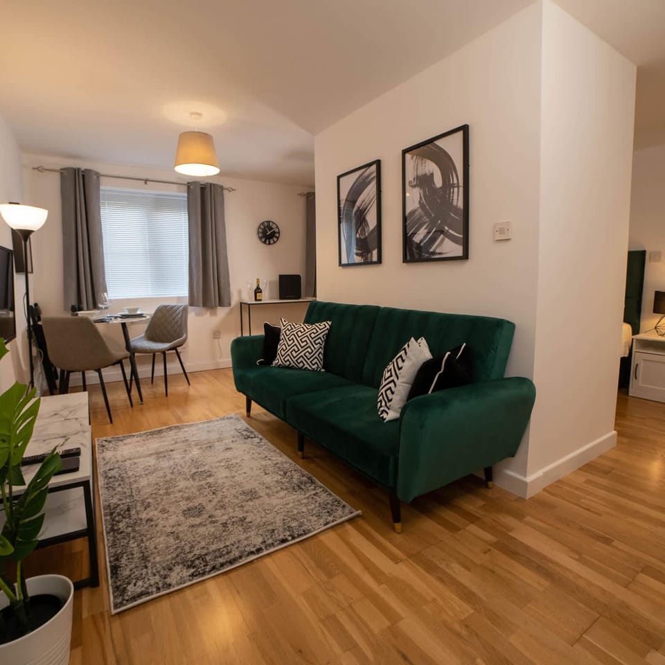 Modern & Central - KING Bed, Super FAST Wi-Fi Apartment in Cambridge