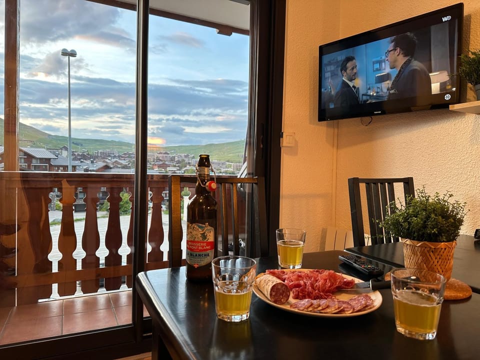 TV and multimedia, View (from property/room), Balcony/Terrace, Breakfast, Continental breakfast