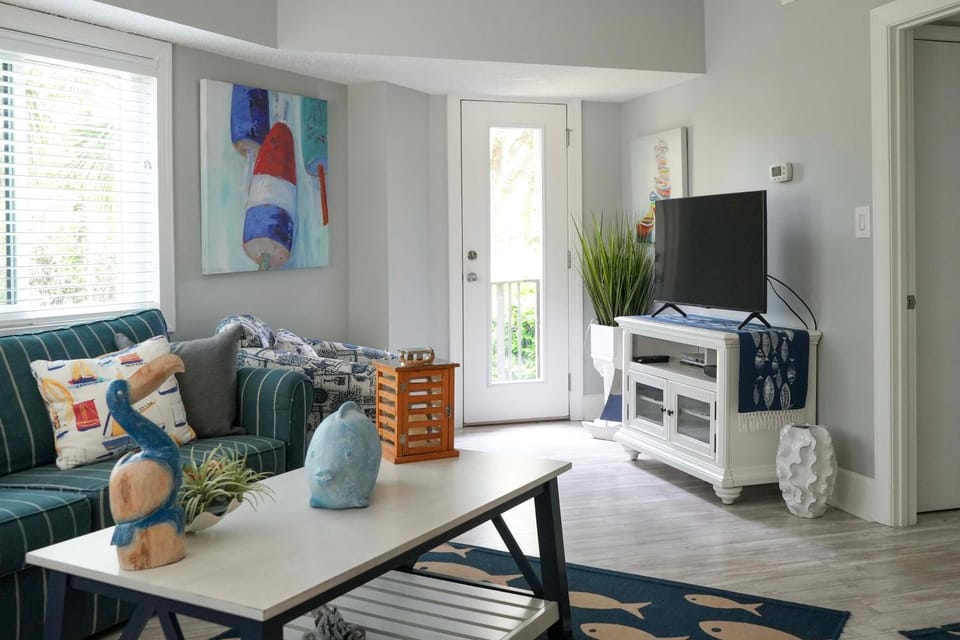 Pool & Beach Access: Villa on Hilton Head Island Villa in South Forest Beach