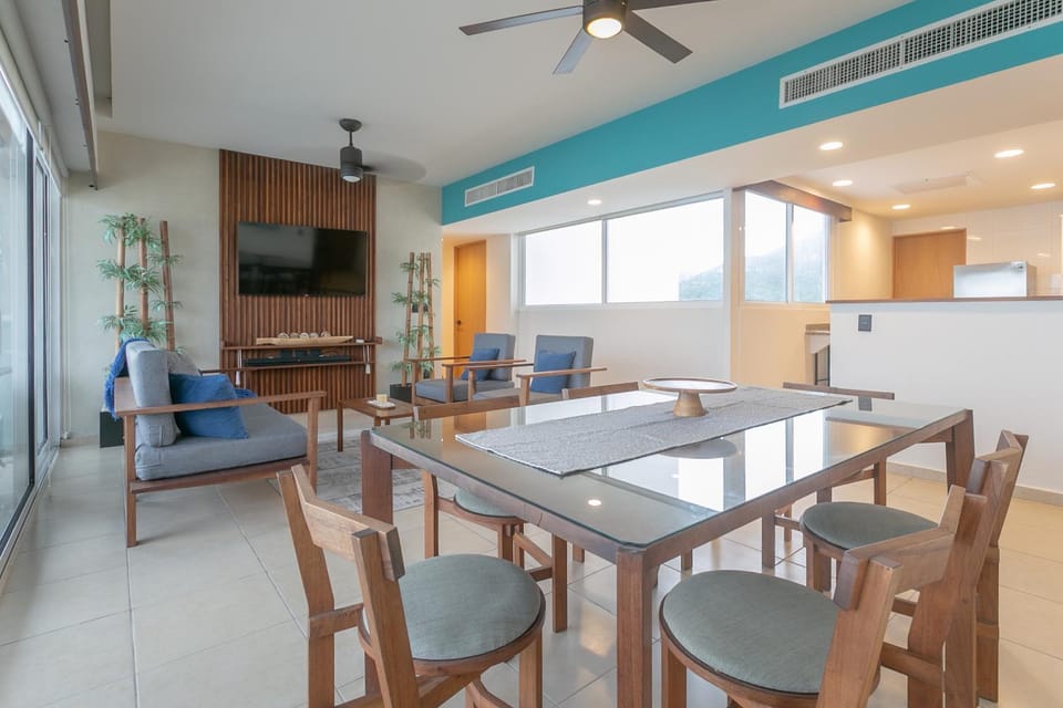 Communal lounge/ TV room, TV and multimedia, Living room, Seating area, Dining area, Evening entertainment