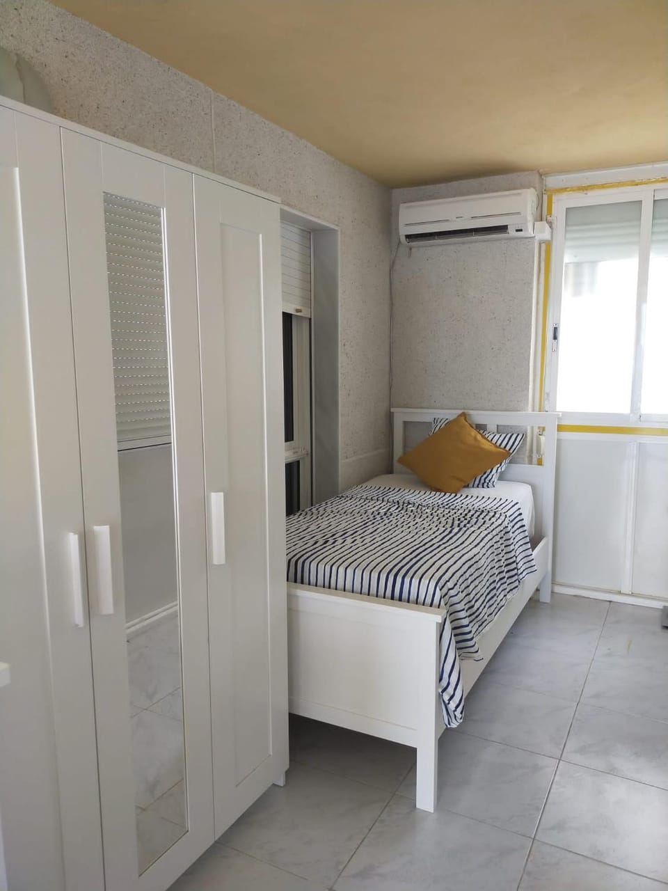 Photo of the whole room, Bedroom