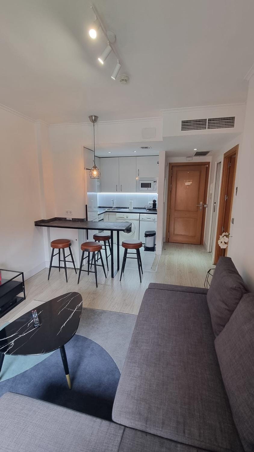 Piso cerca Aeropuerto Madrid, Estadio Riyadh Air, Ifema, Parque Juan Carlos I, Clínica Univesidad Navarra, Plenilunio Apartment in Madrid