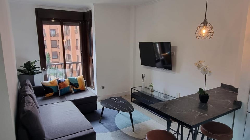 Piso cerca Aeropuerto Madrid, Estadio Riyadh Air, Ifema, Parque Juan Carlos I, Clínica Univesidad Navarra, Plenilunio Apartment in Madrid