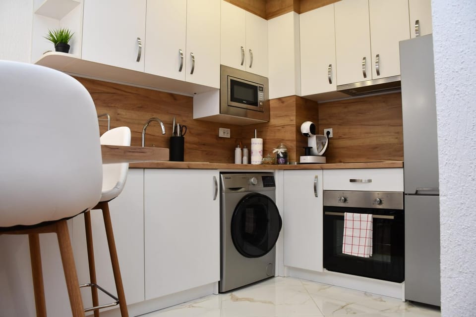 Kitchen or kitchenette, washing machine, kitchen