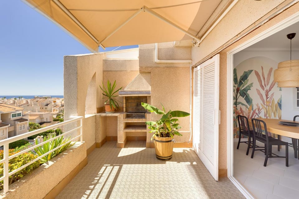Patio, Day, BBQ facilities, Solarium, View (from property/room), Balcony/Terrace, Dining area