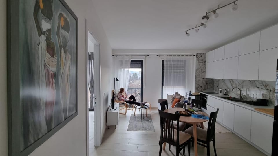 Kitchen or kitchenette, Living room, Seating area, Dining area