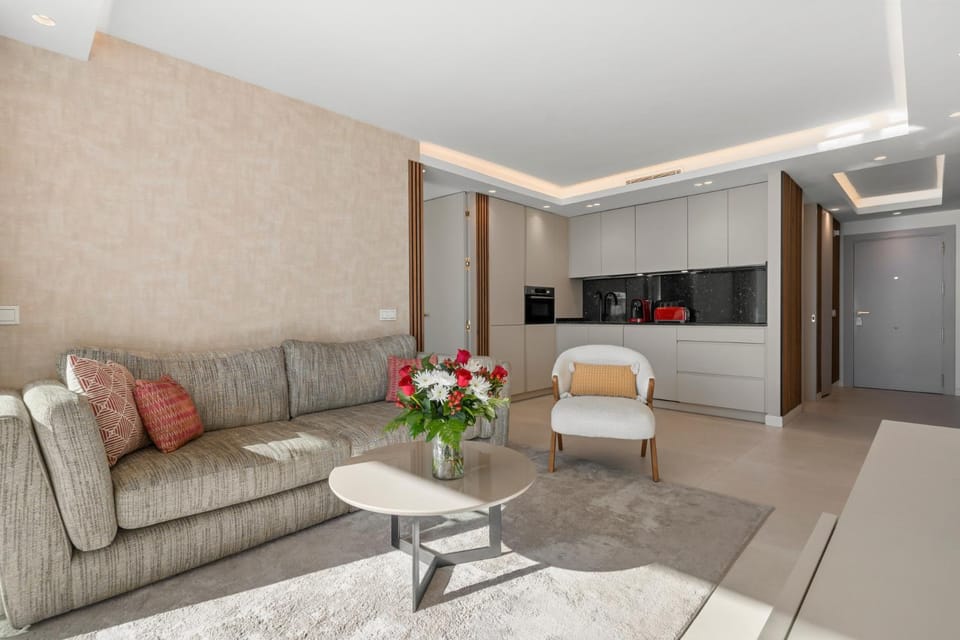 Kitchen or kitchenette, Seating area