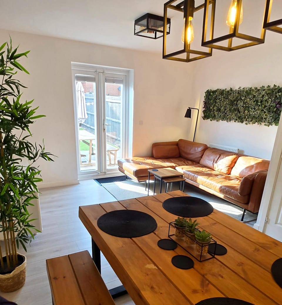 Modern 2 Bed house - HS2, NEC & Birmingham Airport House in Marston Green