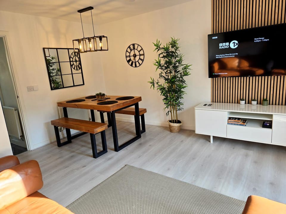 Modern 2 Bed house - HS2, NEC & Birmingham Airport House in Marston Green