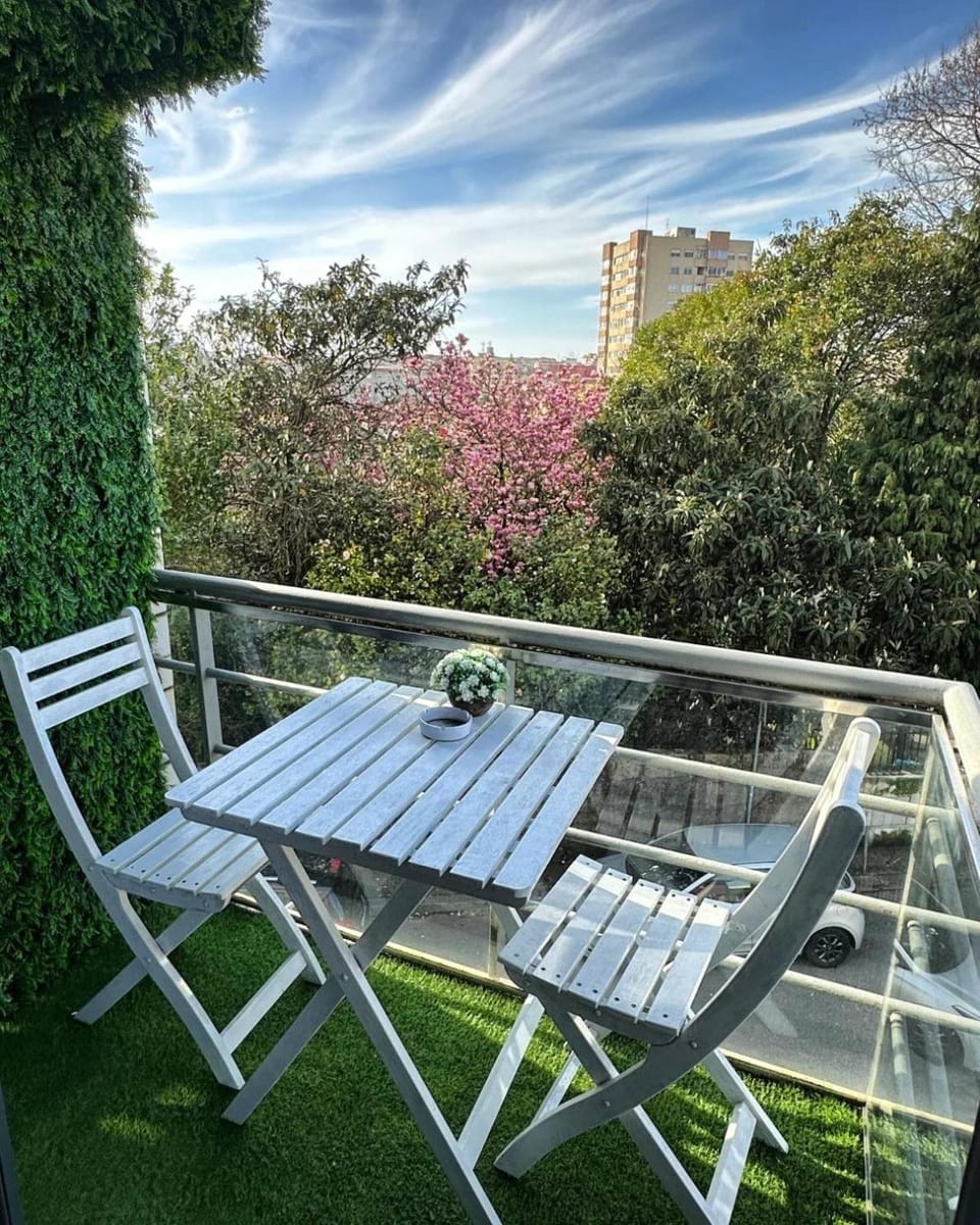 View (from property/room), Balcony/Terrace, Garden view