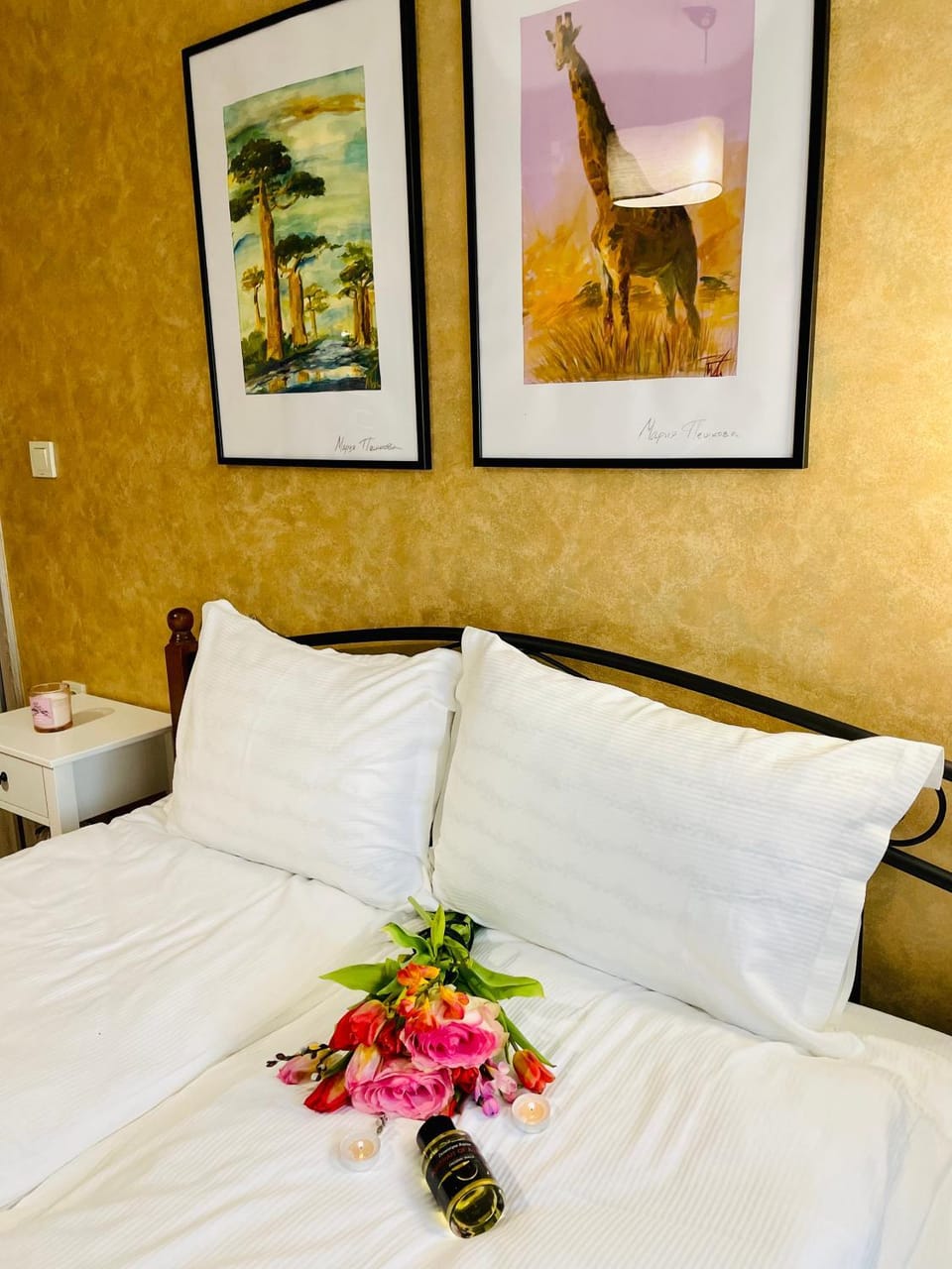 Bed, Photo of the whole room, Decorative detail, Bedroom