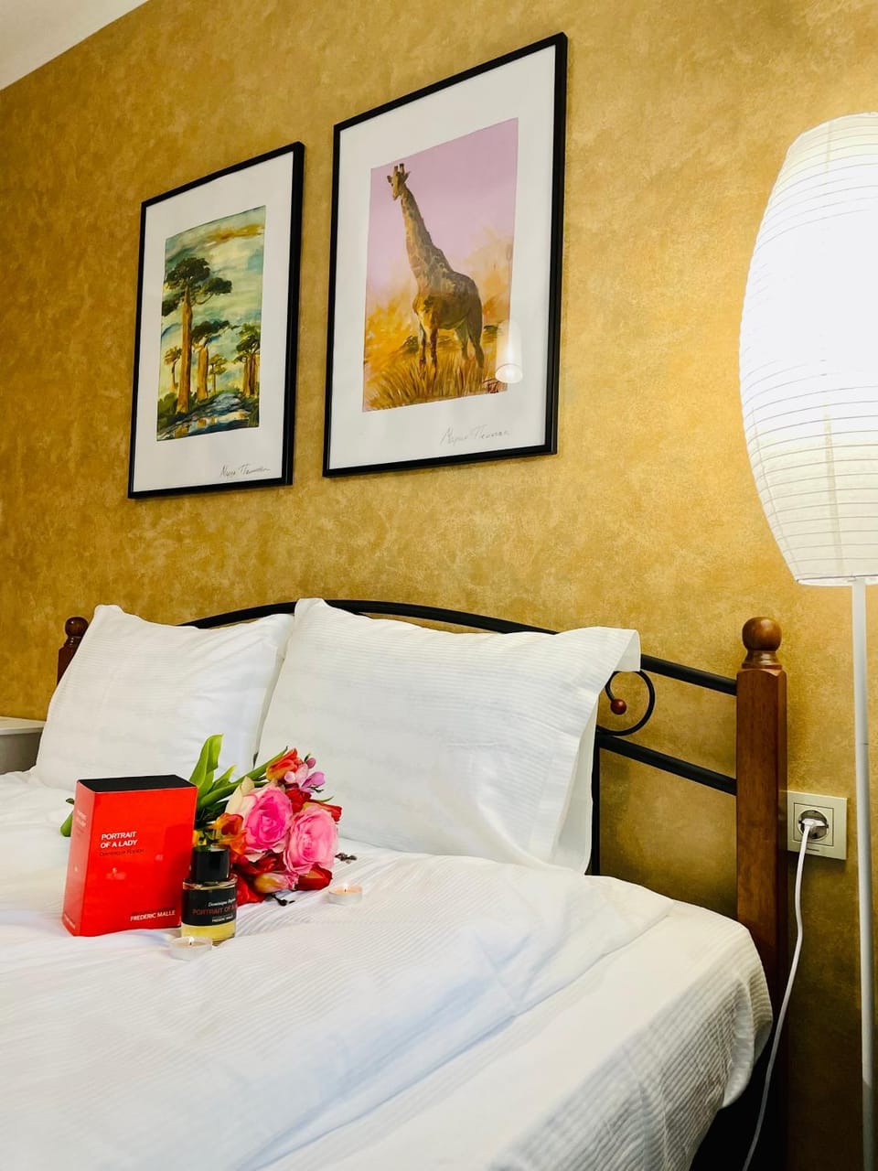 Bed, Photo of the whole room, Decorative detail, Bedroom