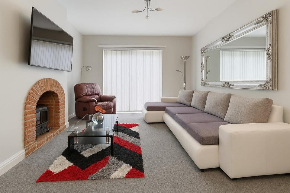 Communal lounge/ TV room, Living room, Seating area