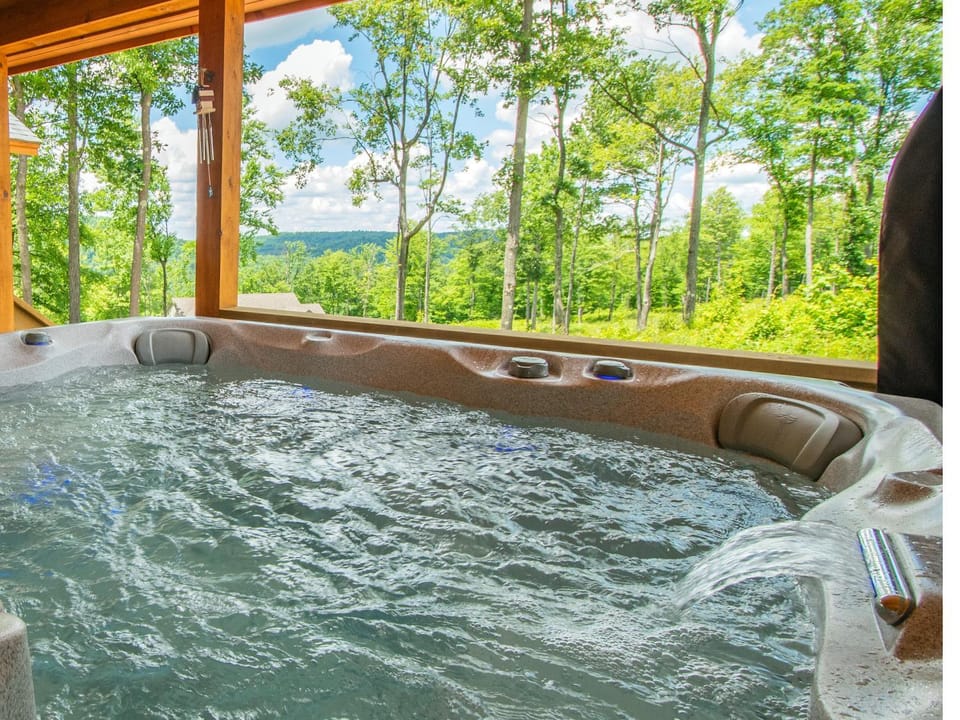 CJs Mountain Lodge House in Deep Creek Lake