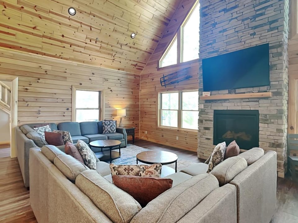 CJs Mountain Lodge House in Deep Creek Lake