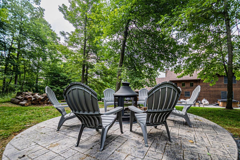 Property building, Patio, Natural landscape, Seating area, Garden view
