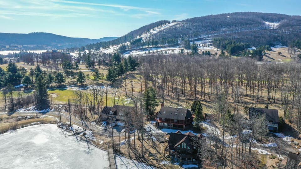 Property building, Natural landscape, Bird's eye view, Skiing, Mountain view