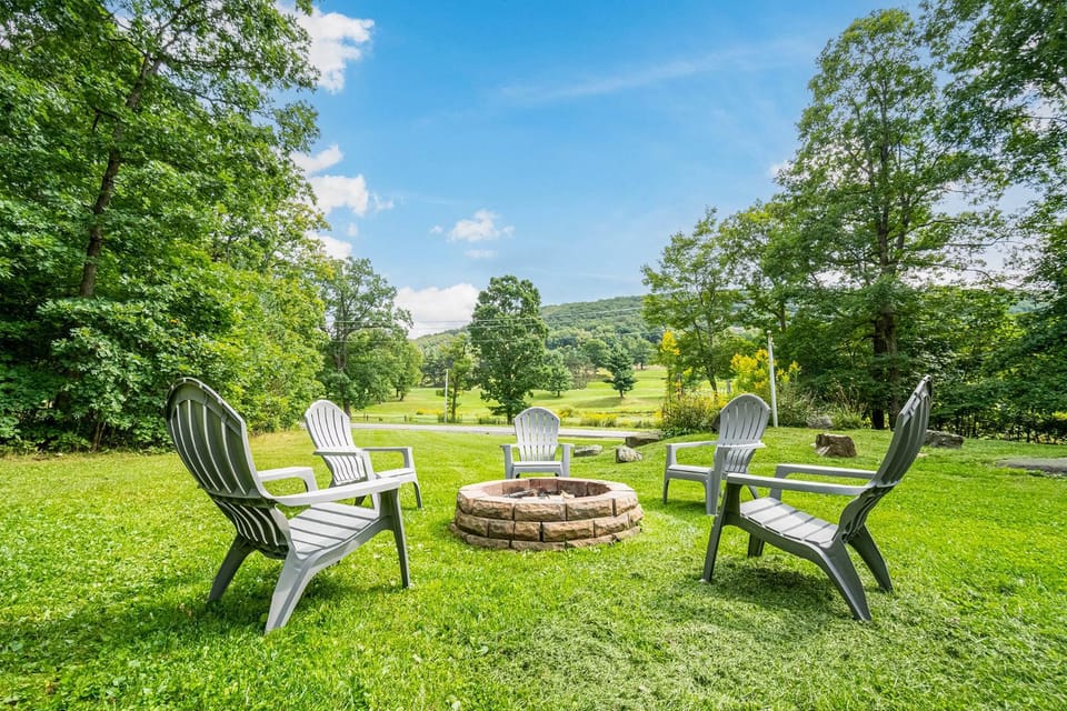 Patio, Natural landscape, Garden, Seating area, Garden view