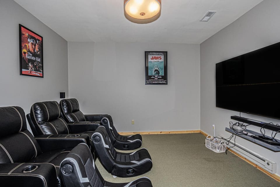 Communal lounge/ TV room, TV and multimedia, Living room, Seating area