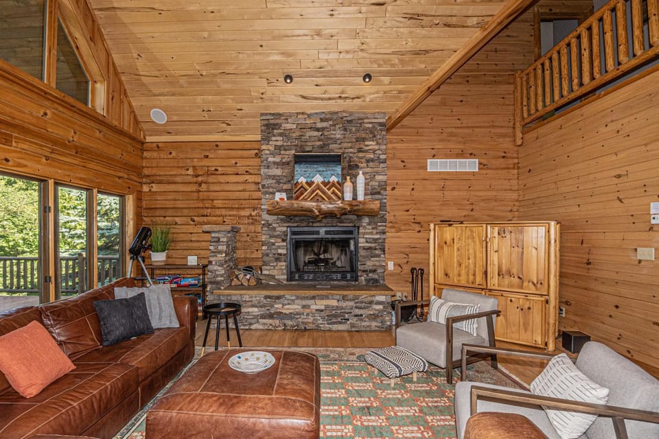 TV and multimedia, Living room, Seating area, fireplace, furniture