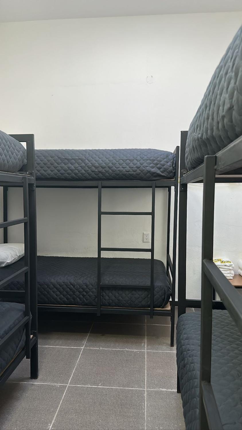 CHECK INN HOSTAL AEROPUERTO GDL Bed and Breakfast in Tlaquepaque