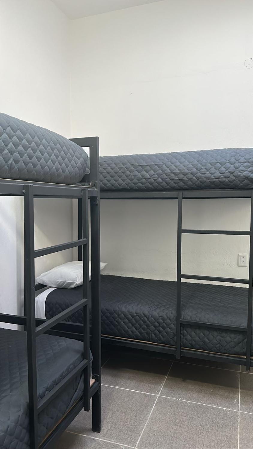 CHECK INN HOSTAL AEROPUERTO GDL Bed and Breakfast in Tlaquepaque