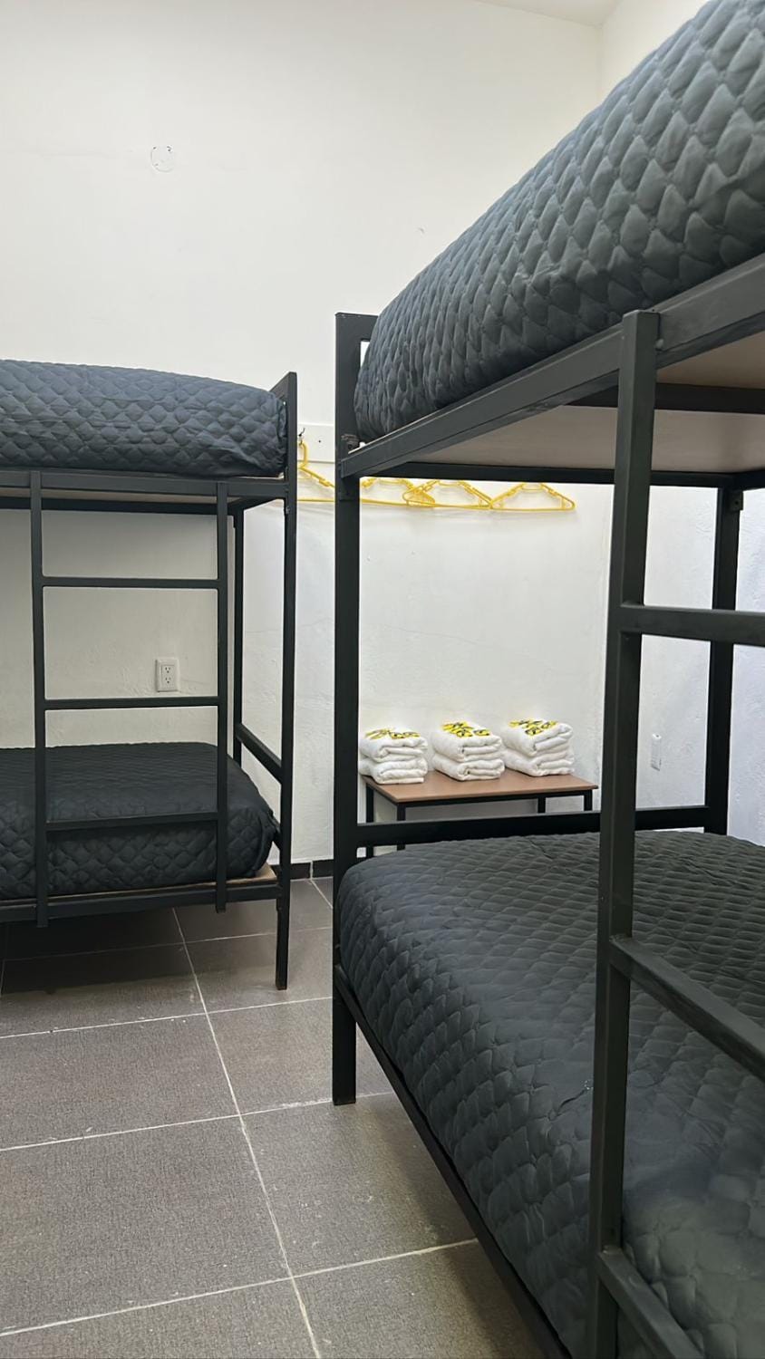 CHECK INN HOSTAL AEROPUERTO GDL Bed and Breakfast in Tlaquepaque