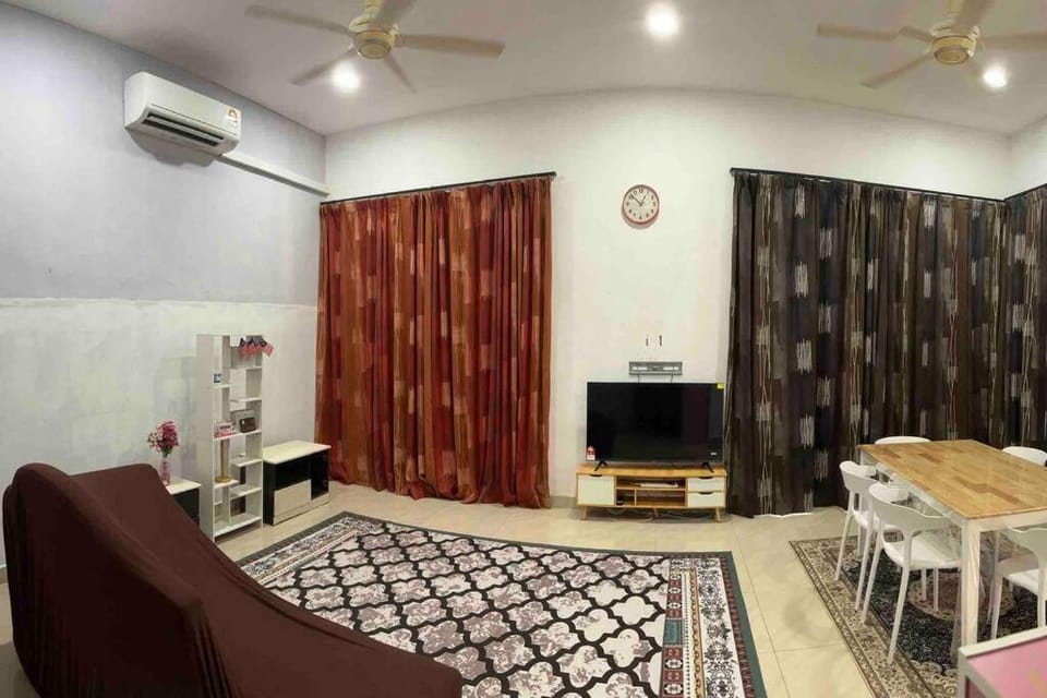 TV and multimedia, Living room, Seating area, Dining area, fireplace, air conditioner