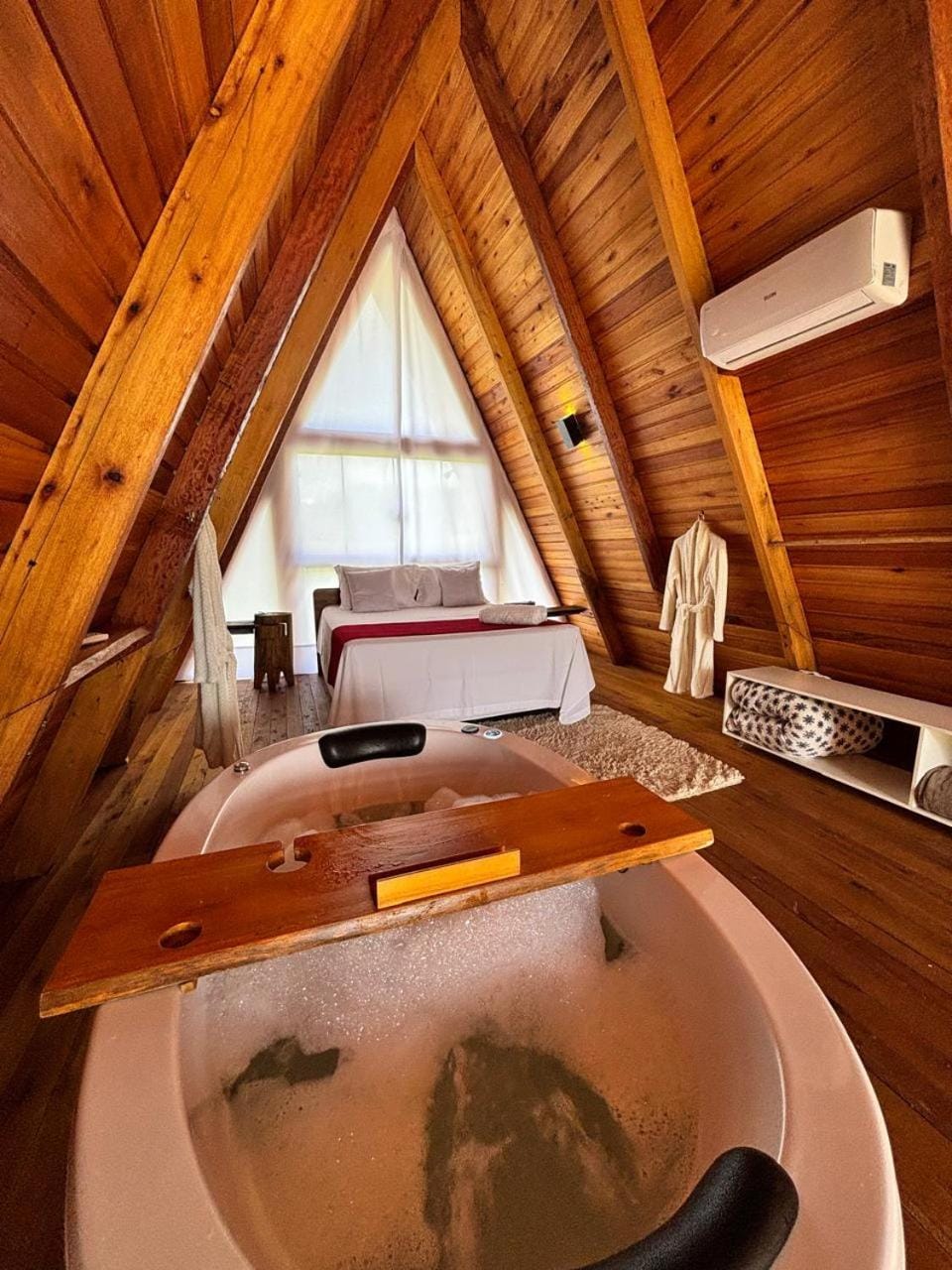 Bed, Hot Tub, Bathroom, Photo of the whole room, Bedroom, Bath