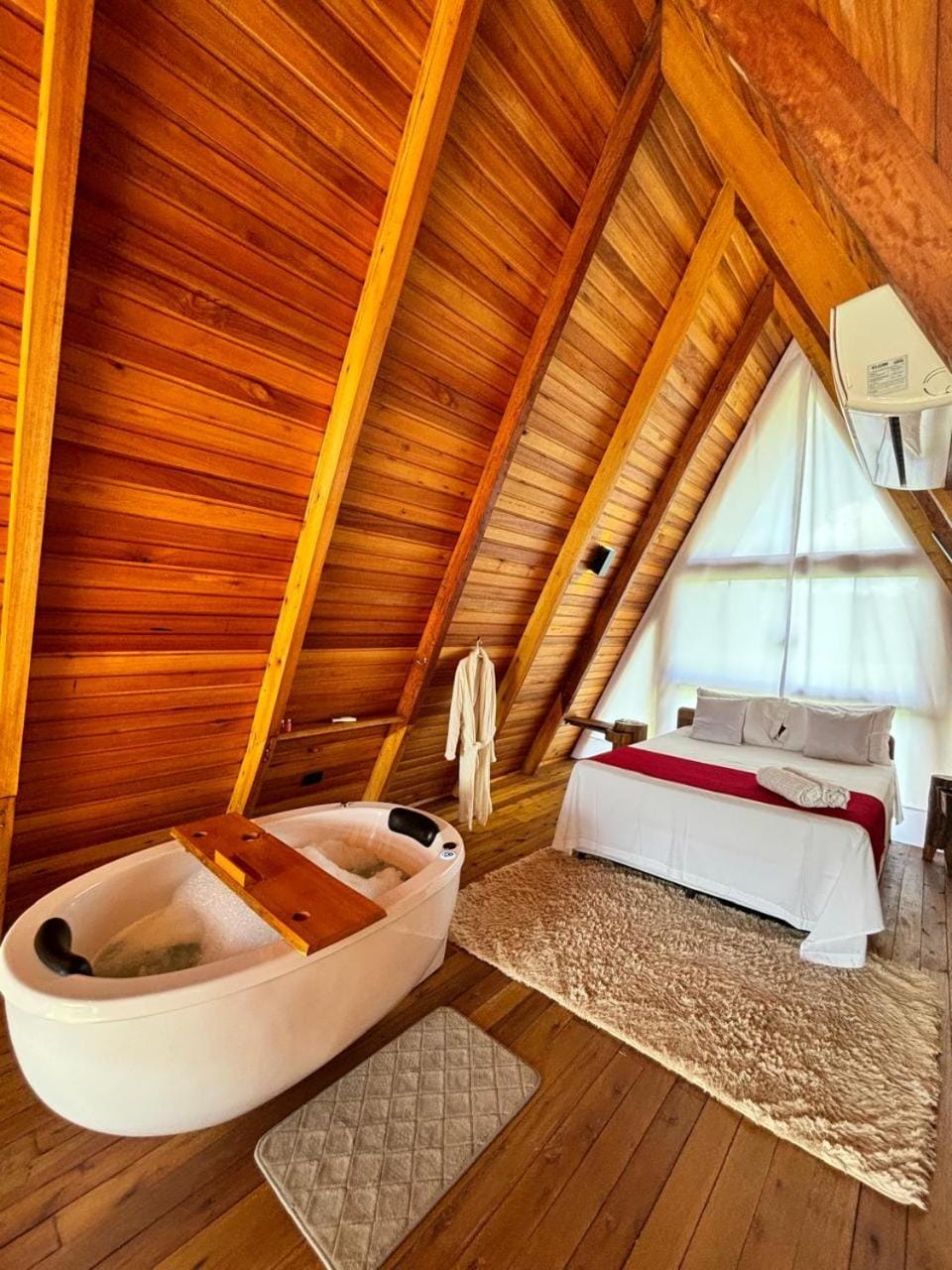 Bed, Hot Tub, Hot Tub, Bedroom