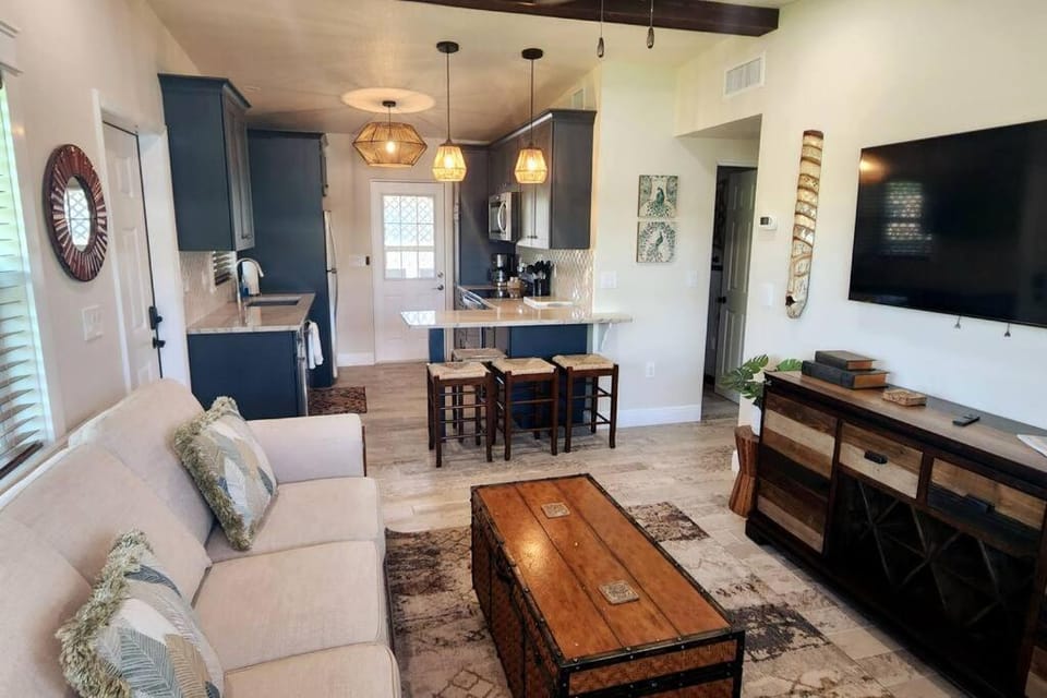 Bali Bungalow - Downtown Cocoa Beach Apartment in Cocoa Beach