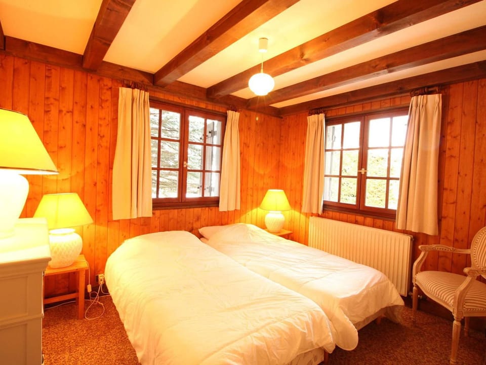 Chalet 4 chambres sur pistes débutants avec balcon et parking, à 350m des commerces - FR-1-572-196 Chalet in Arâches-la-Frasse