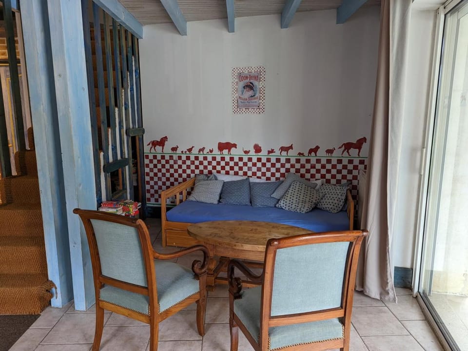 Gîte Charentais avec Piscine Chauffée, Jardin, Equip. Bébé et Recharge Électrique - Proche Périgord - FR-1-653-7 House in Nouvelle-Aquitaine